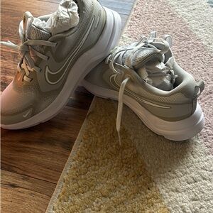 Nike Kids Sneakers Size 3.5Y New Without Box Beige Lightweight Running Shoes